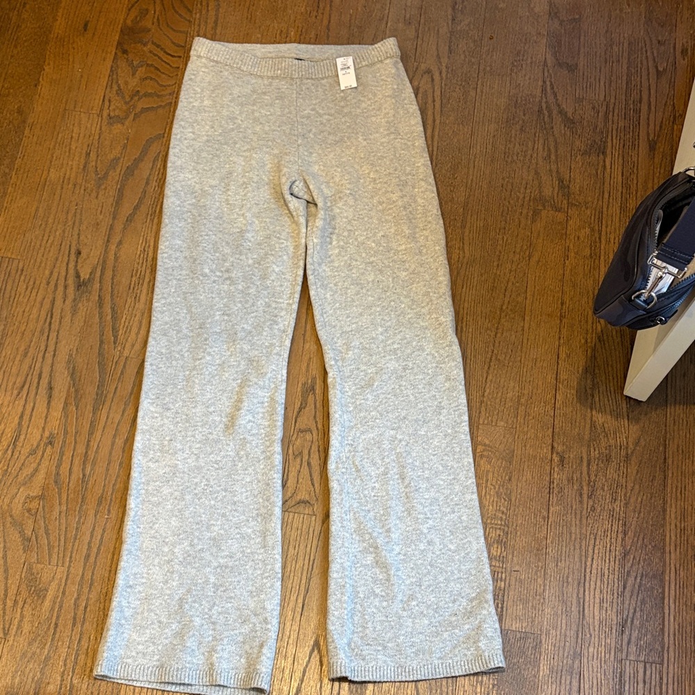 NWT GAP Women’s CashSoft Bootleg Petite Small Light Gray Sweater Pants